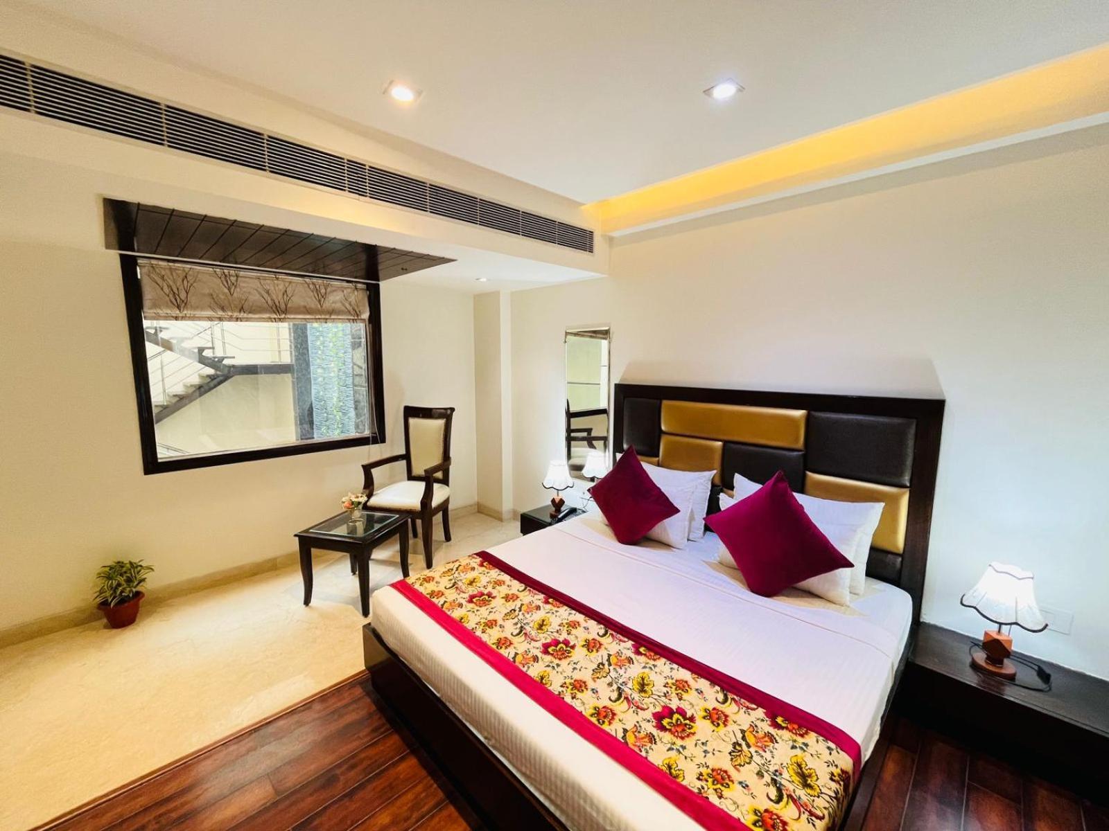 Hotel Veer Palace Park