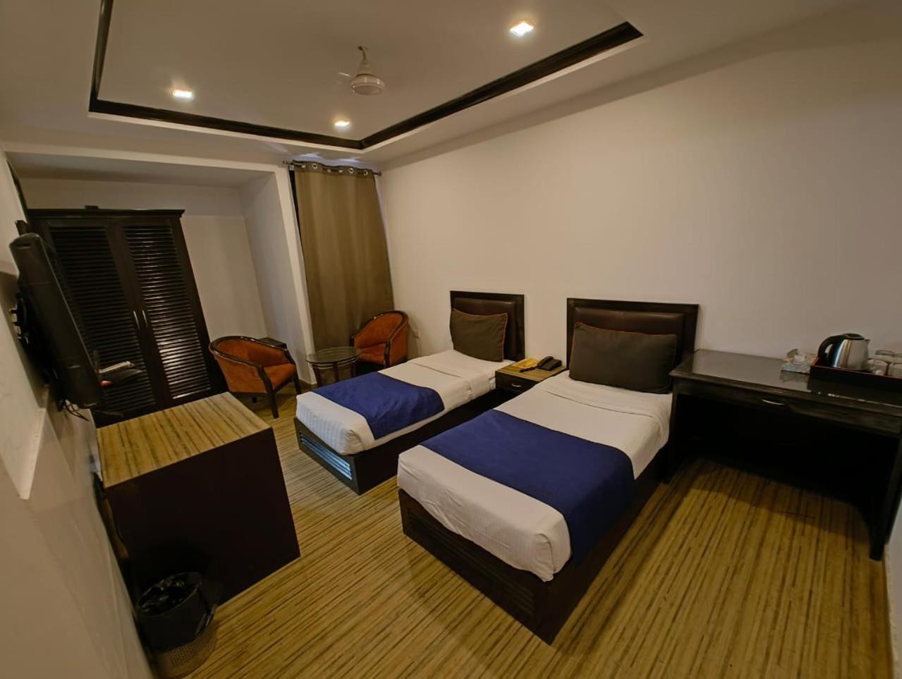 Hotel Veer Palace Park New Delhi