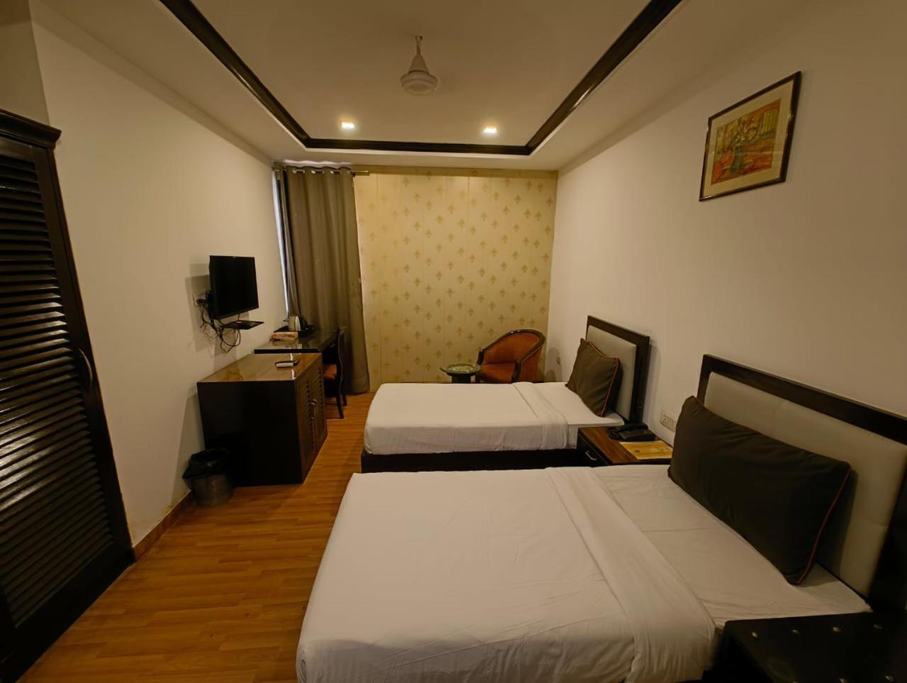 Hotel Veer Palace Park