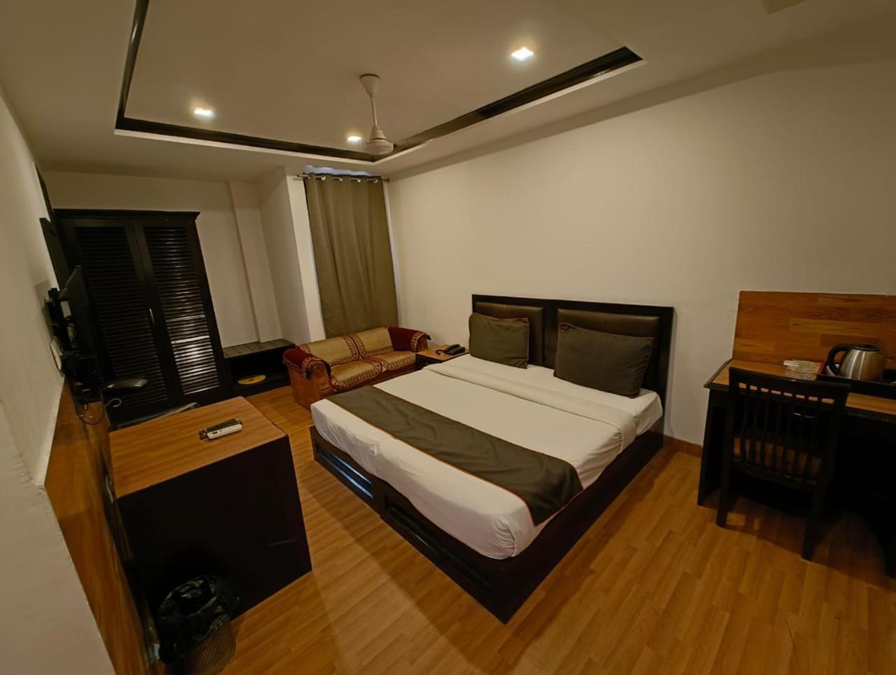 Veer Palace Park 3* New Delhi