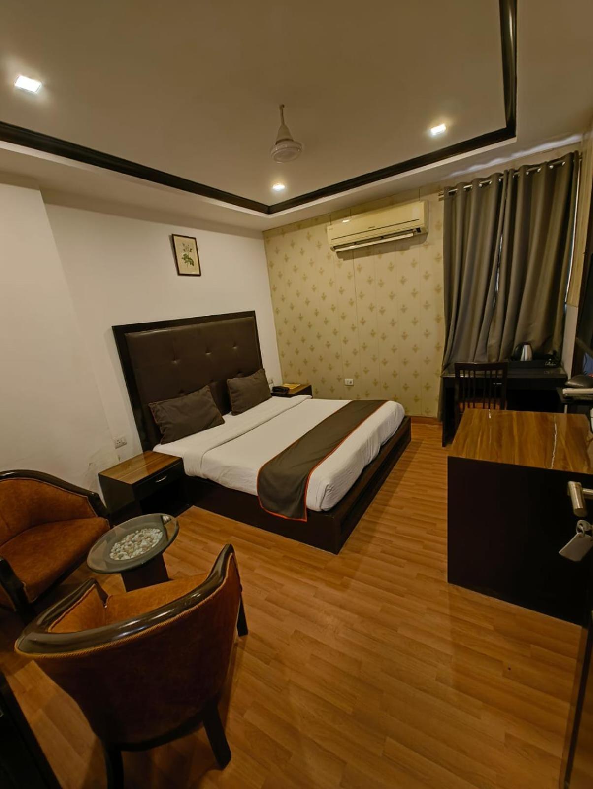 Hotel Veer Palace Park 3*