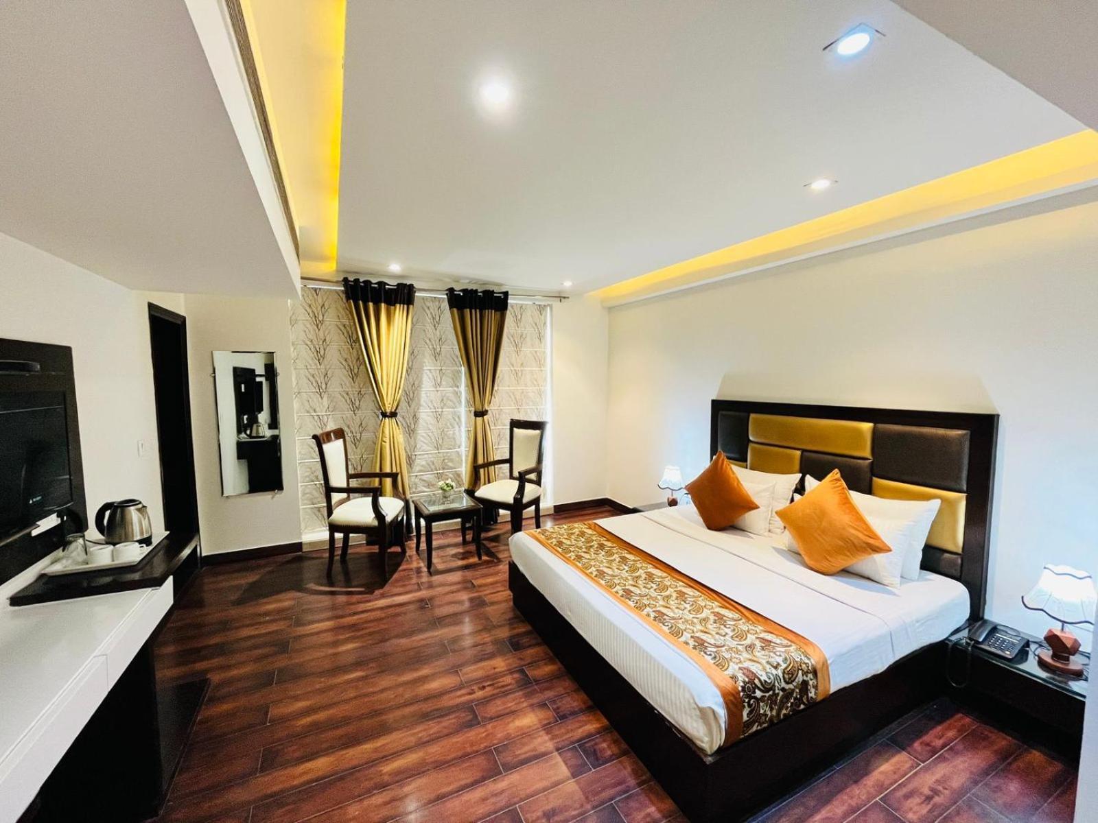 Veer Palace Park Hotel
